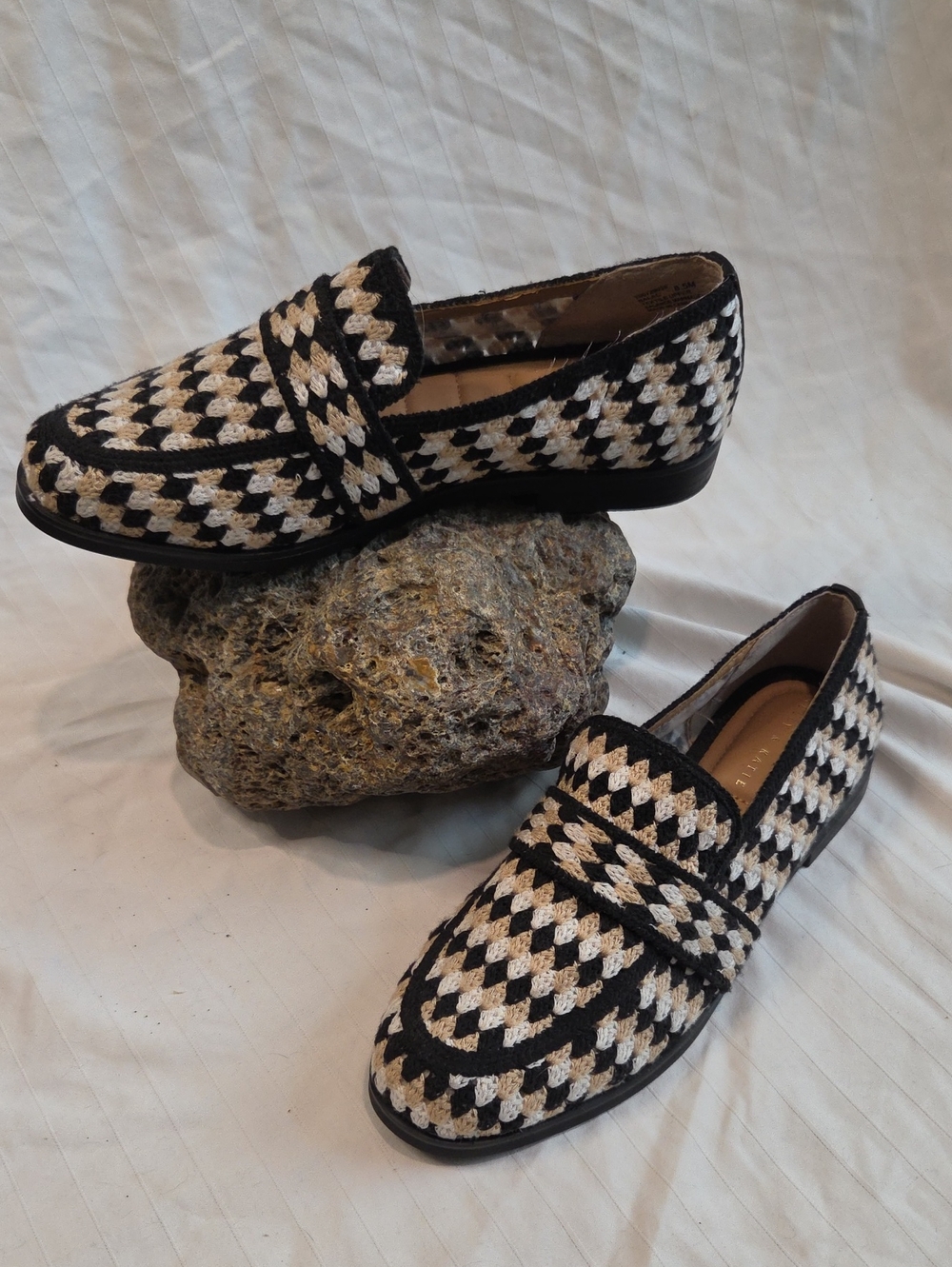 Kelly & Katie Black and Cream Woven Slip-On Loafers Sz8.5